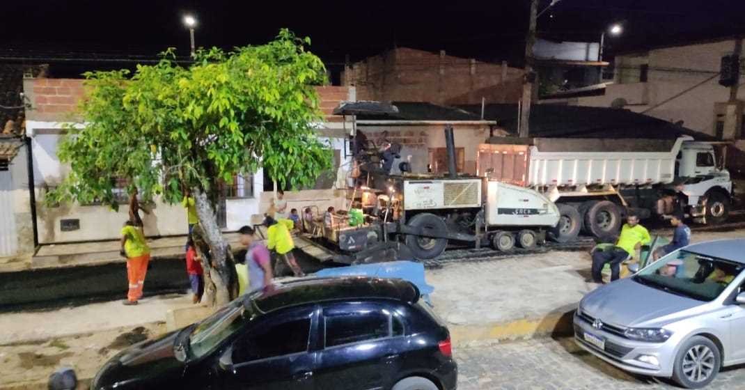 Camacã: Prefeito Paulo do Gás leva asfalto para Leoventura com recursos próprios